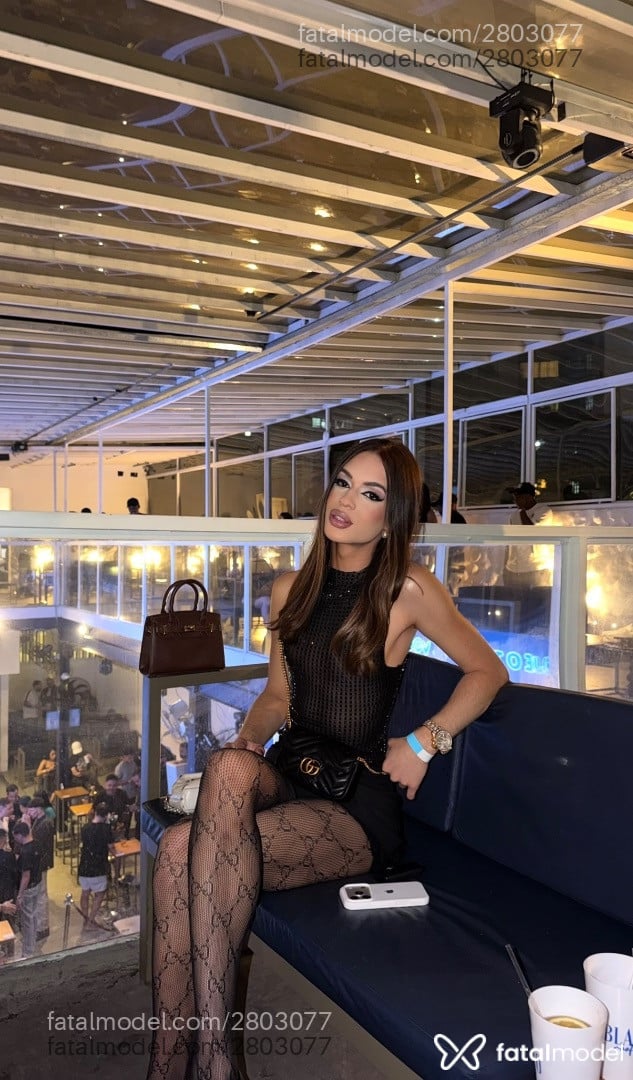 Acompanhante mulher trans loira (o) de olhos castanhos - Ana Bia