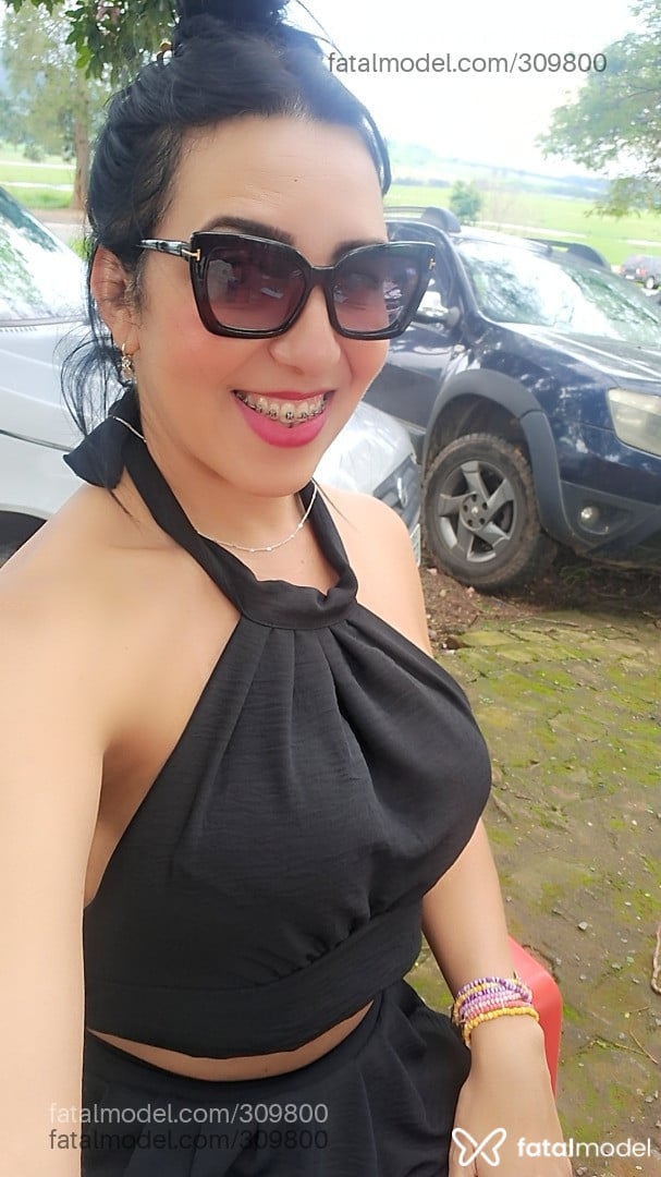 Acompanhante mulher trans morena (o) de olhos castanhos - Clara