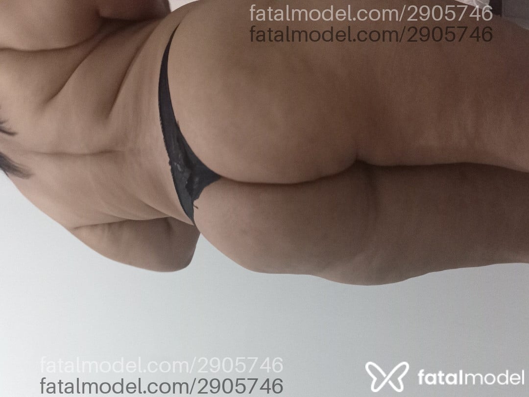 Acompanhante mulher com cabelo castanho de olhos pretos - Bia Marinho