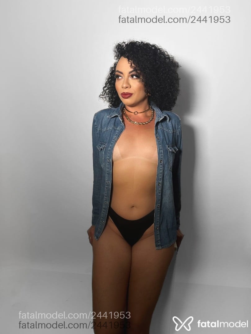 Acompanhante mulher loira (o) de olhos castanhos - Débora Santos