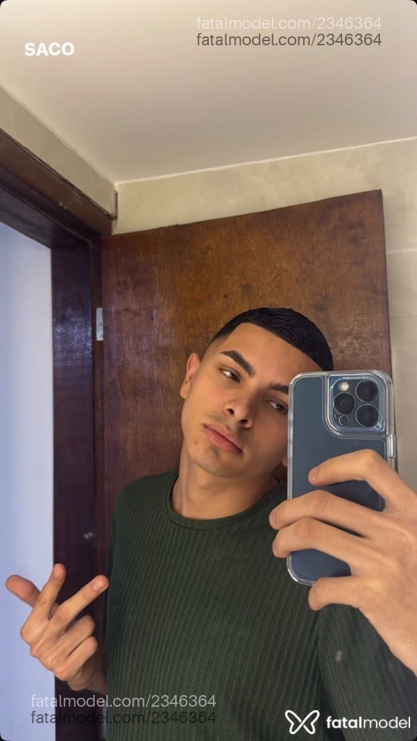 Acompanhante homem com cabelo castanho de olhos castanhos - Ryann