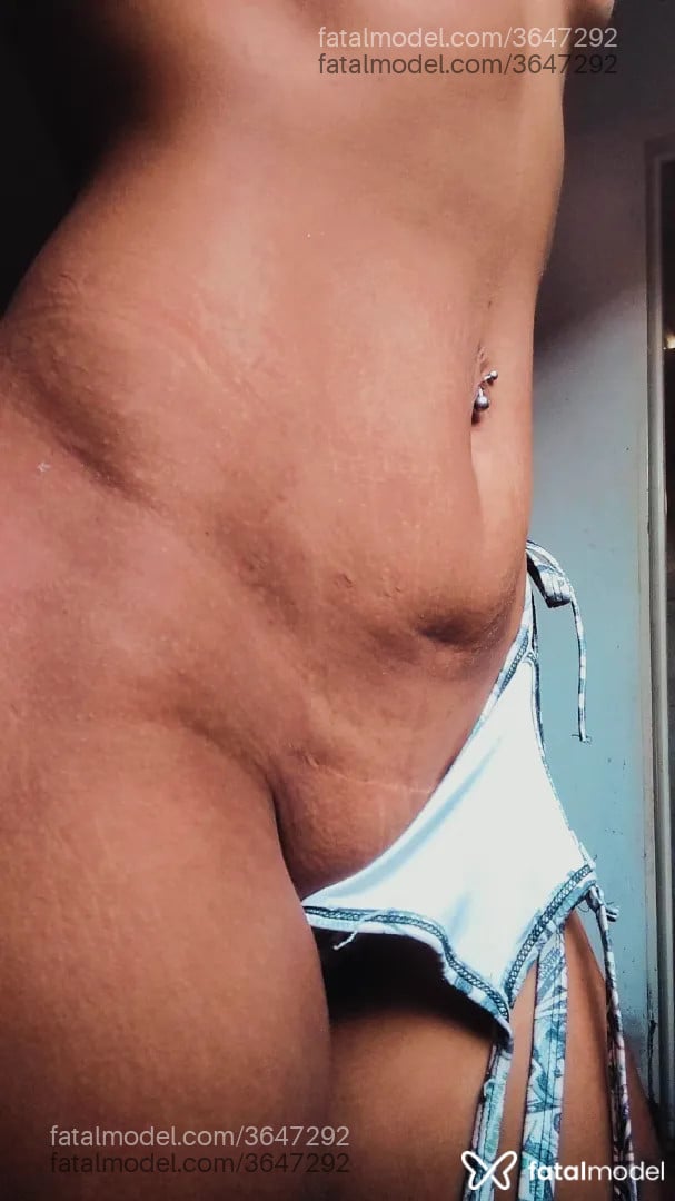 Acompanhante mulher morena (o) de olhos pretos - Karol