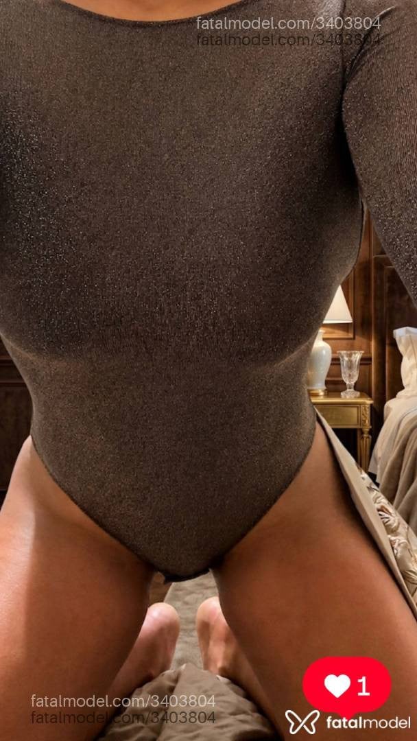 Acompanhante mulher morena (o) de olhos castanhos - Mel