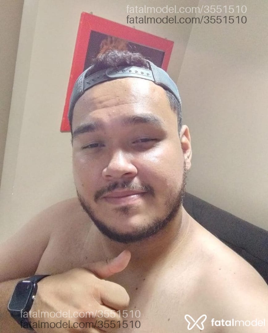 Acompanhante homem com cabelo castanho de olhos castanhos - Vínicios
