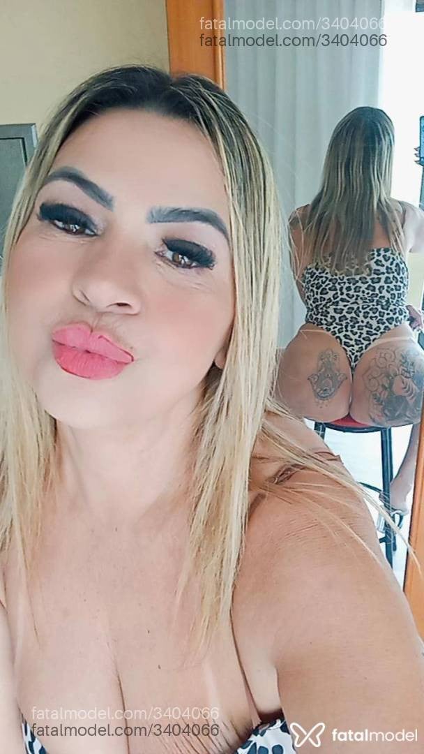 Acompanhante mulher loira (o) de olhos mel - Mel Fonseca