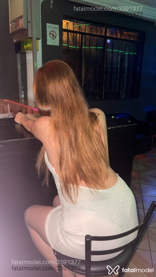 Acompanhante mulher loira (o) de olhos mel - Giovanna