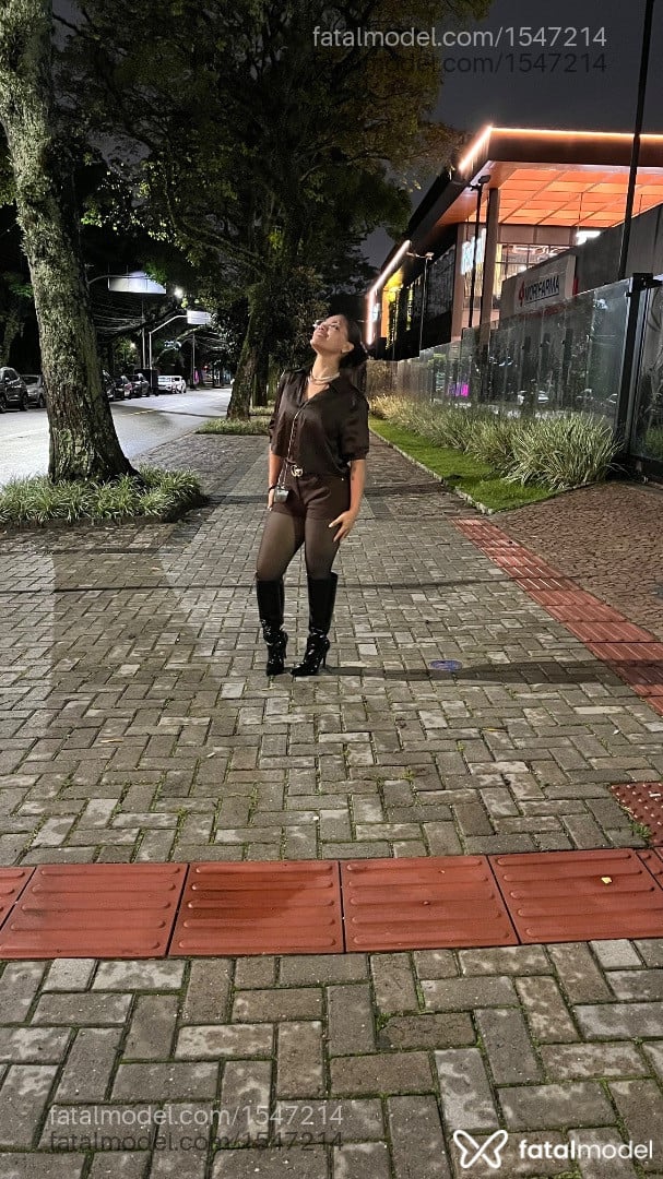 Acompanhante mulher com cabelo castanho de olhos castanhos - Jade Fortunne