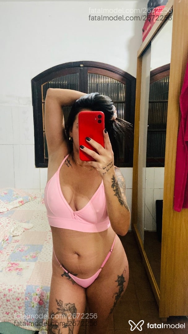 Acompanhante mulher com cabelo castanho de olhos castanhos - Maaah