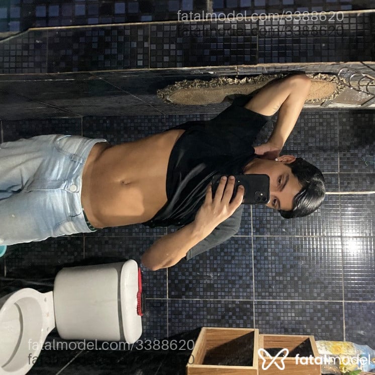 Acompanhante homem com cabelo castanho de olhos azuis - Rubzinhaaa
