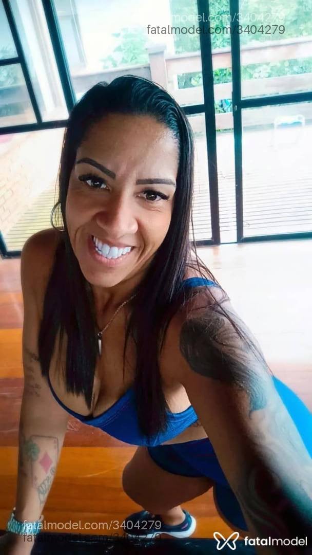 Acompanhante mulher morena (o) de olhos castanhos em Macaé - Leandra Lyra