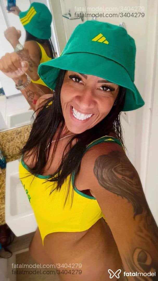 Acompanhante mulher morena (o) de olhos castanhos em Macaé - Leandra Lyra