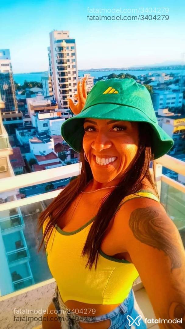 Acompanhante mulher morena (o) de olhos castanhos em Macaé - Leandra Lyra