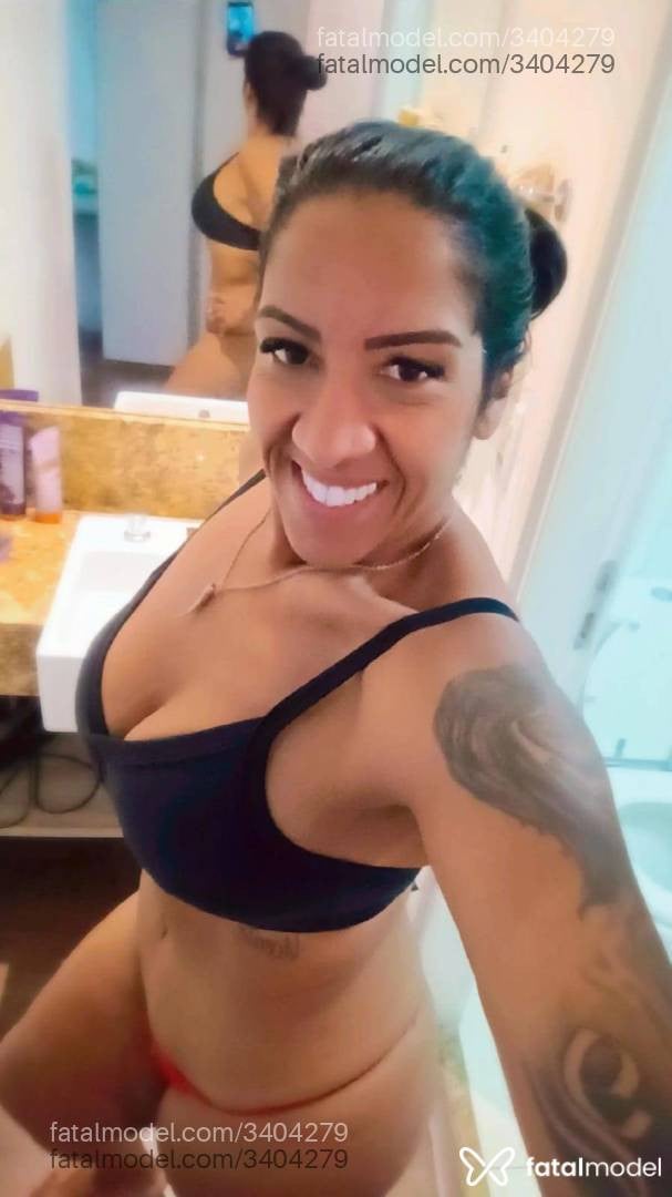 Acompanhante mulher morena (o) de olhos castanhos em Macaé - Leandra Lyra