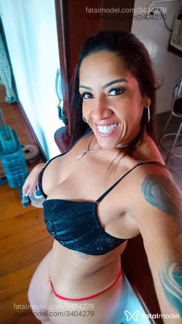 Acompanhante mulher morena (o) de olhos castanhos em Macaé - Leandra Lyra