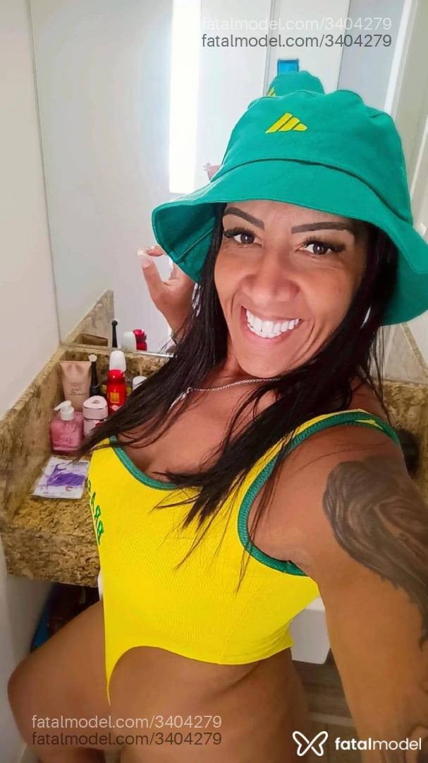 Acompanhante mulher morena (o) de olhos castanhos em Macaé - Leandra Lyra
