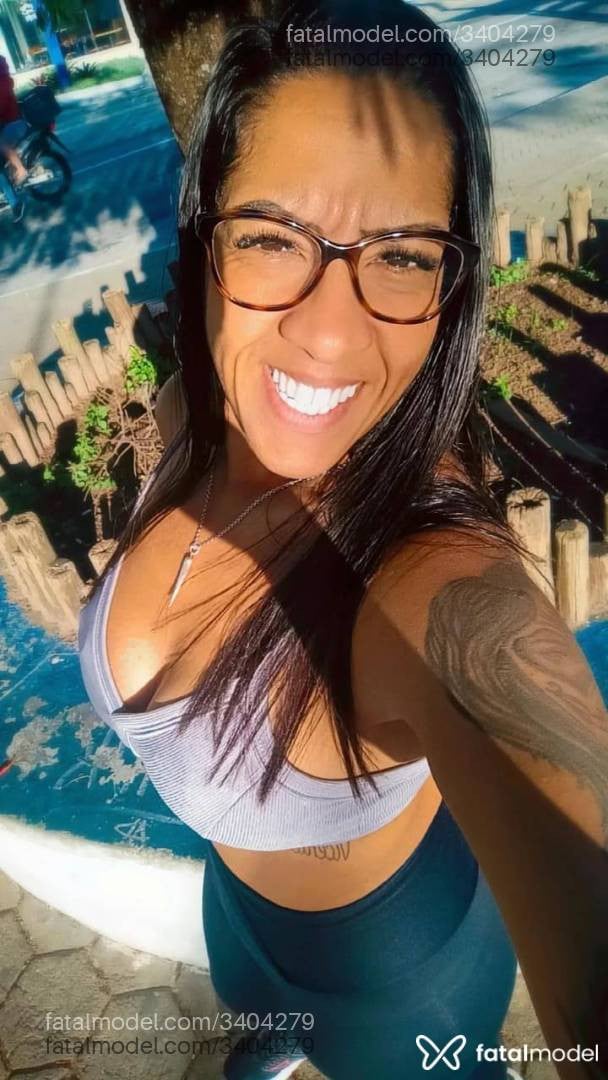 Acompanhante mulher morena (o) de olhos castanhos em Macaé - Leandra Lyra