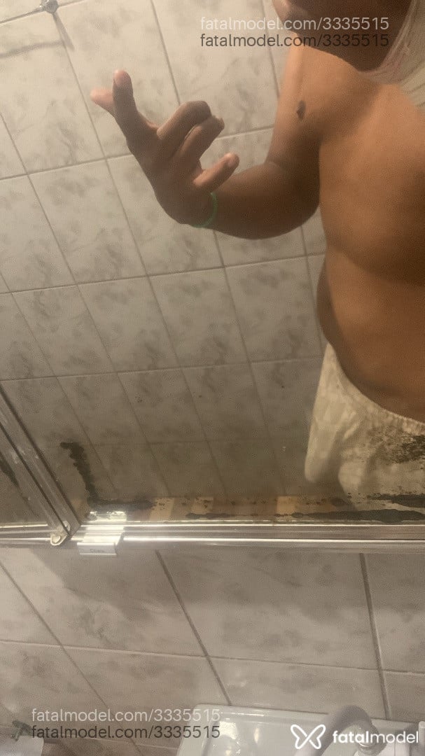 Acompanhante homem com cabelo castanho de olhos castanhos - Cacheado Safadoo