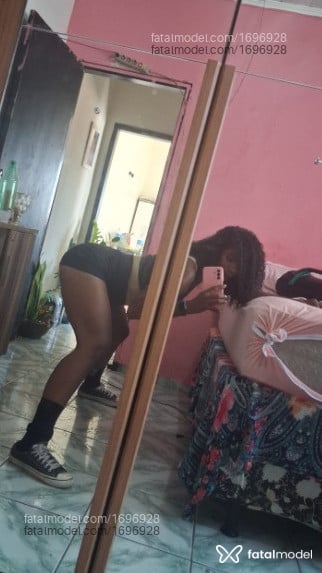 Acompanhante mulher com cabelo castanho de olhos castanhos - Lua