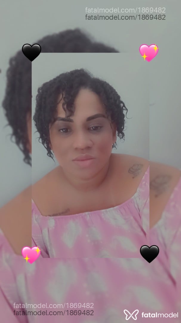 Acompanhante mulher morena (o) de olhos pretos - Estrela