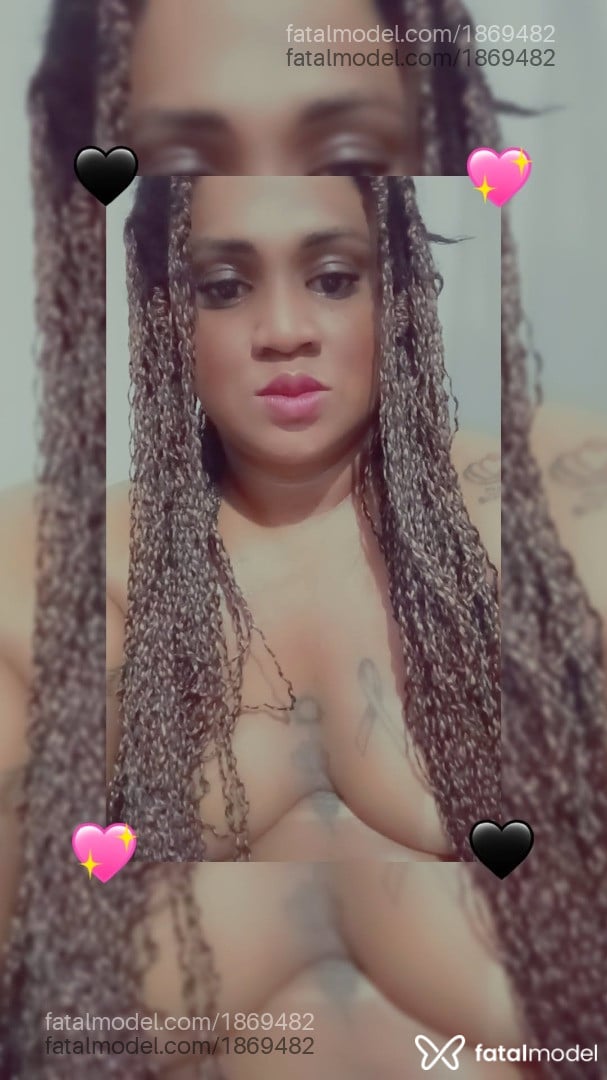 Acompanhante mulher morena (o) de olhos pretos - Estrela