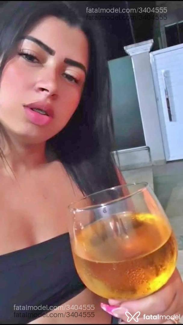 Acompanhante mulher loira (o) de olhos castanhos - Nayara