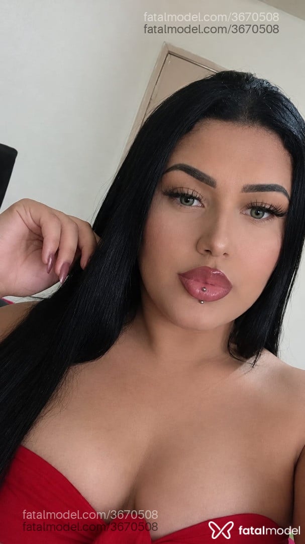 Acompanhante mulher trans morena (o) de olhos verdes - Gabrielle Freits