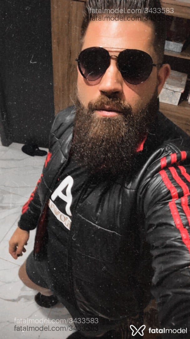 Acompanhante homem com cabelo castanho de olhos verdes - Rogger