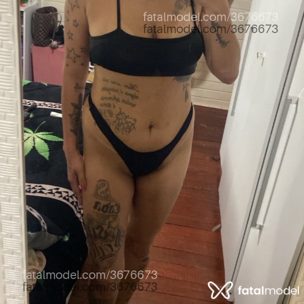 Acompanhante mulher com cabelo castanho de olhos castanhos - Bruna