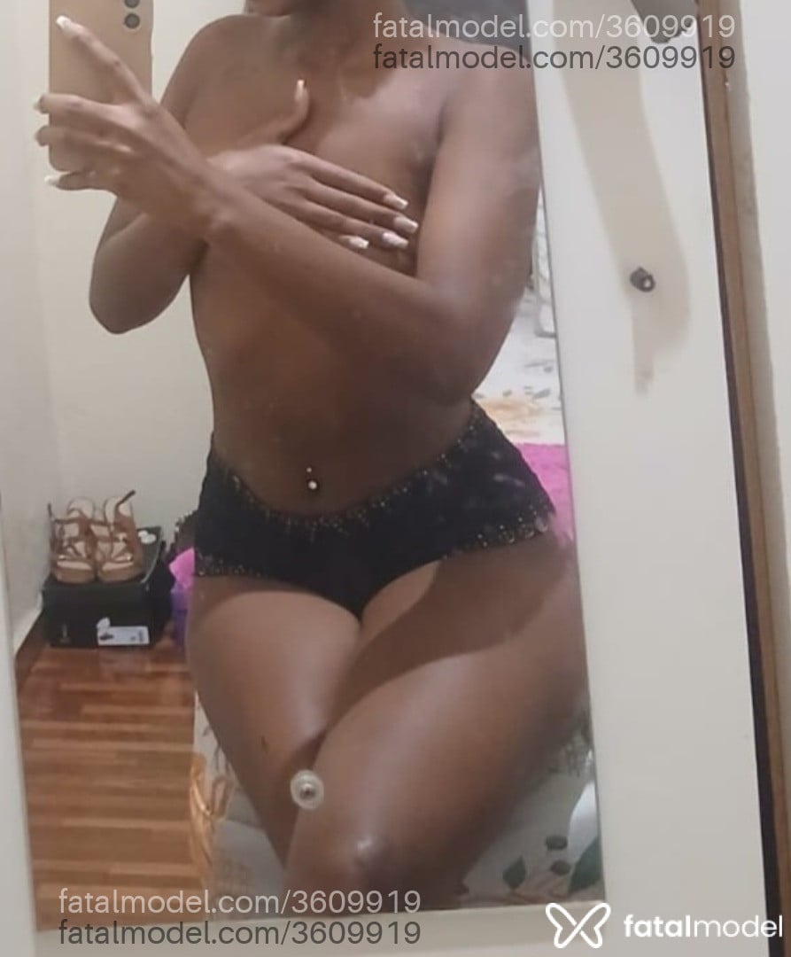 Acompanhante mulher morena (o) de olhos castanhos - Letícia