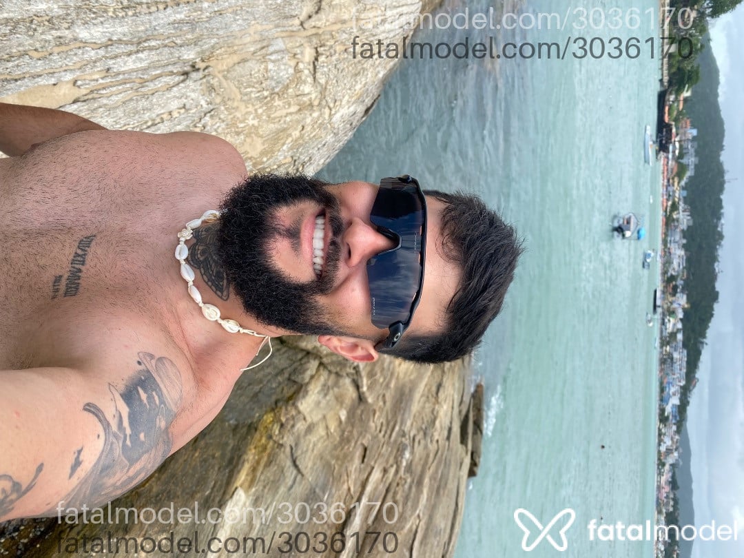 Acompanhante homem com cabelo castanho de olhos castanhos - Apólo