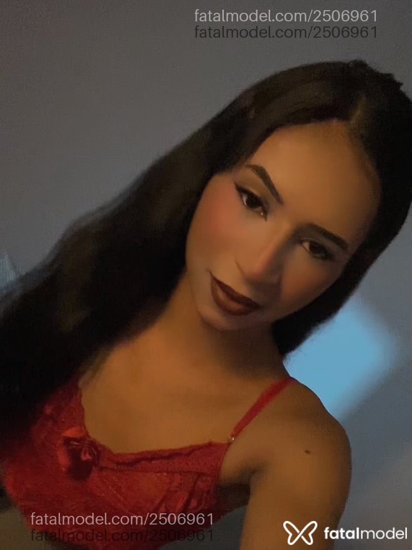 Acompanhante mulher trans morena (o) de olhos pretos - Aylla