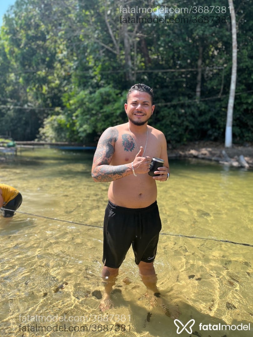 Acompanhante homem com cabelo castanho de olhos castanhos - Lucas Neto