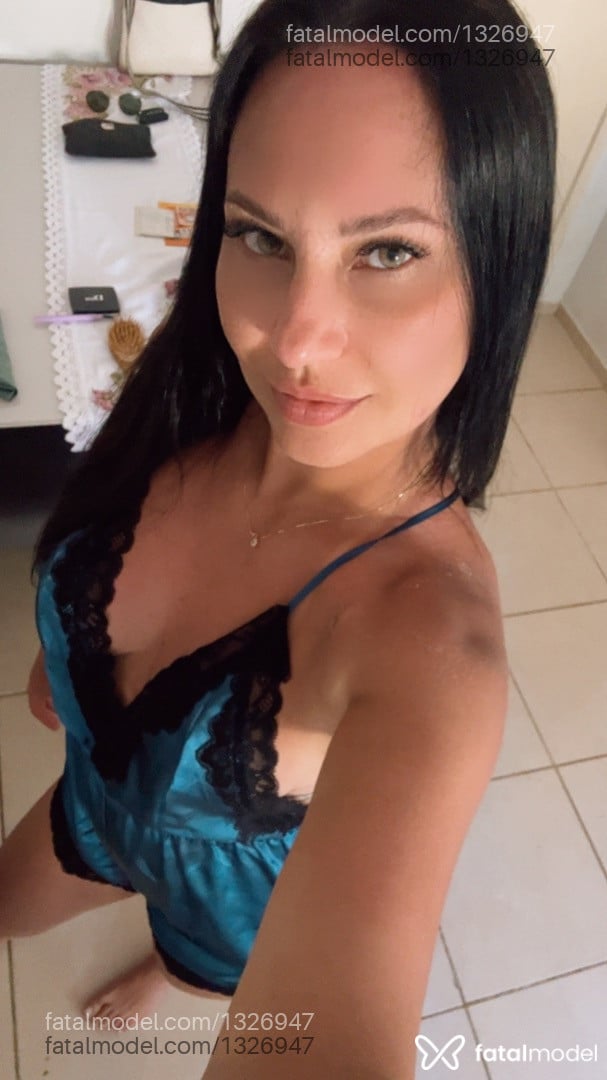 Acompanhante mulher com cabelo castanho de olhos castanhos - Isabella