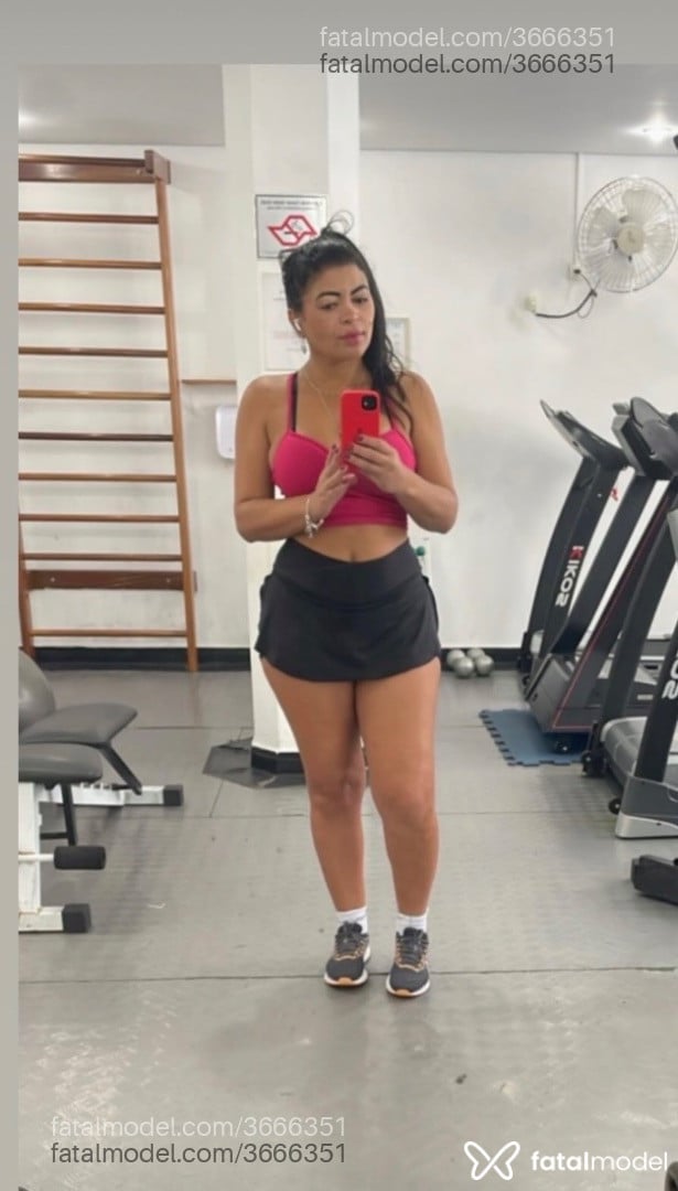 Acompanhante mulher morena (o) de olhos pretos - Ediii
