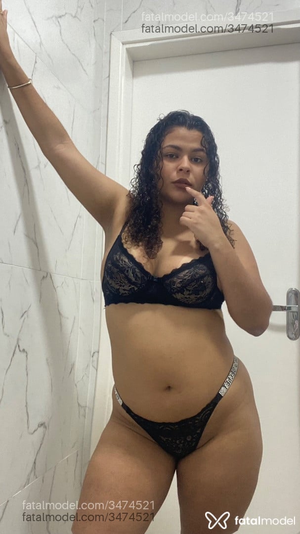 Acompanhante mulher morena (o) de olhos castanhos - Cristal