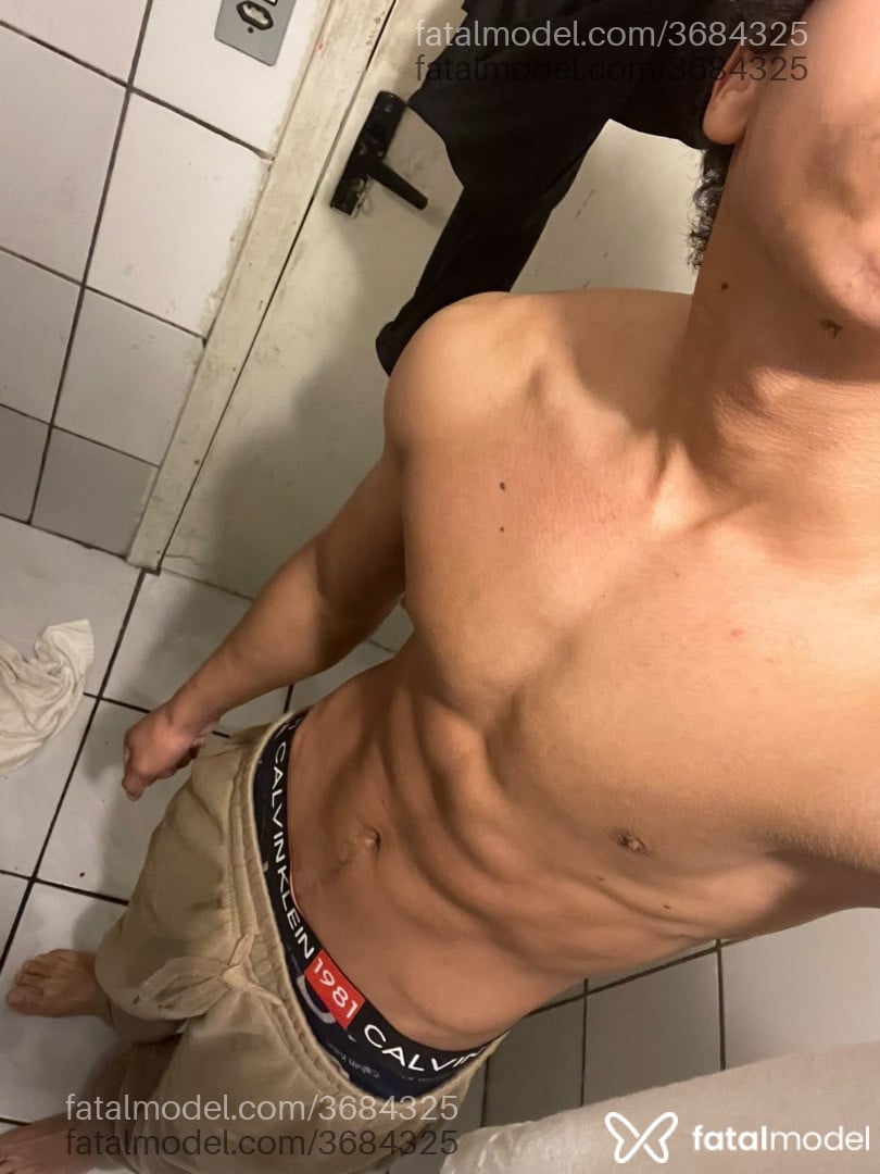 Acompanhante homem morena (o) de olhos pretos - Jabit
