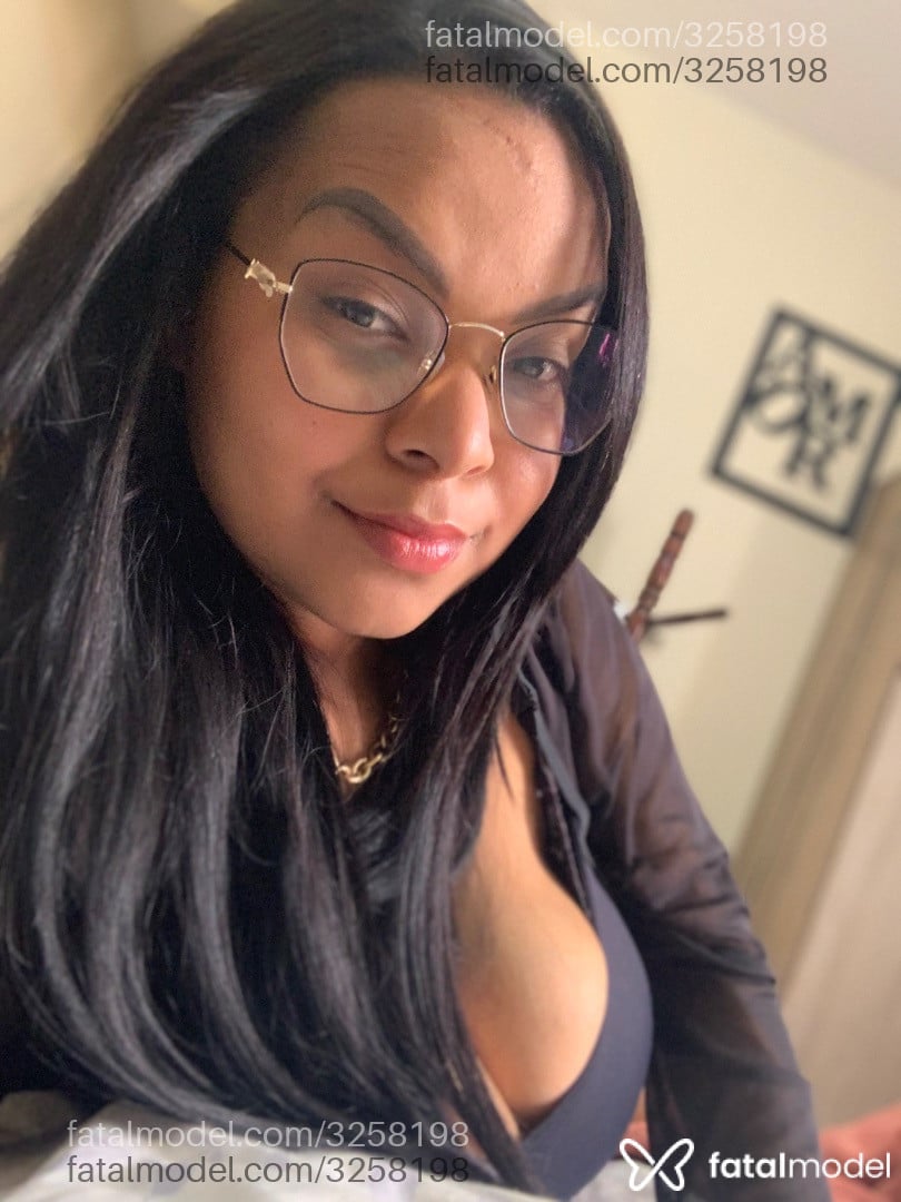 Acompanhante mulher morena (o) de olhos castanhos - Anaally