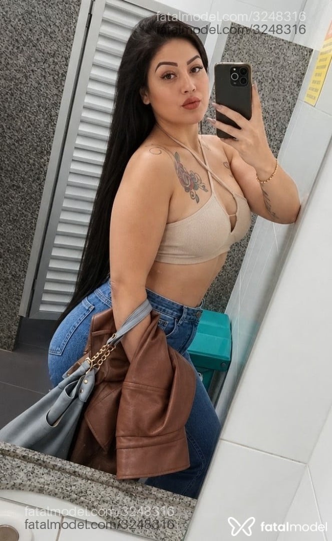 Acompanhante mulher com cabelo castanho de olhos castanhos - Maah Takamura