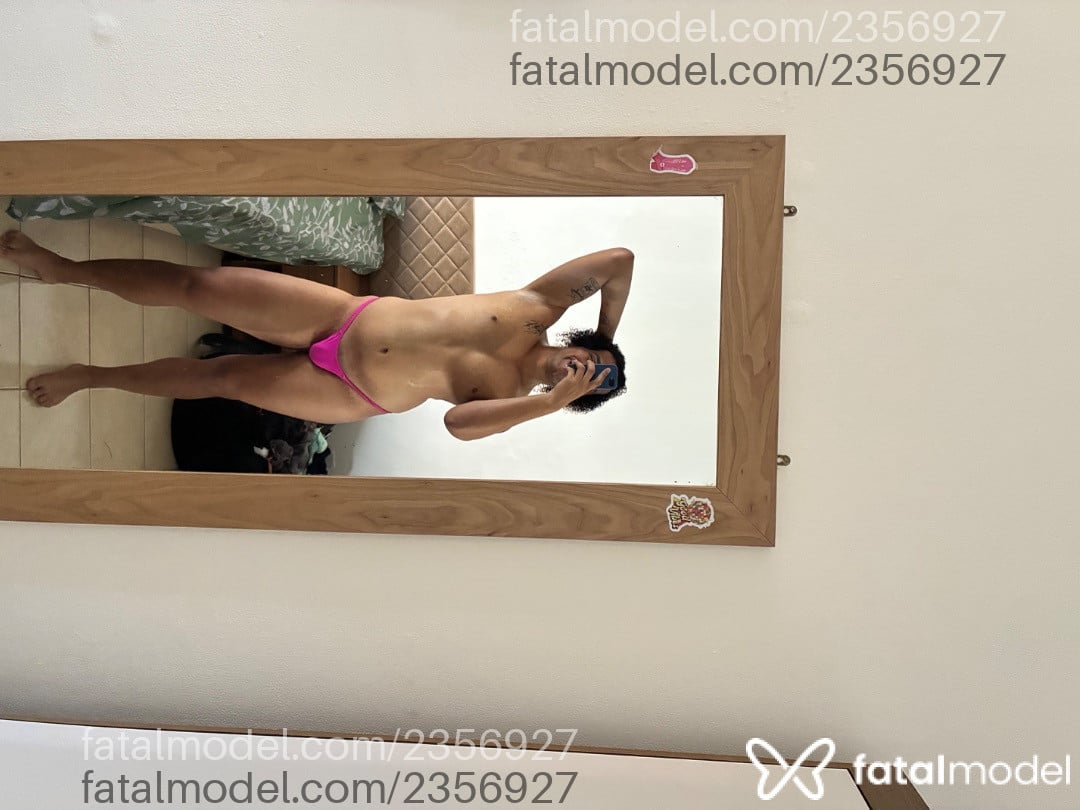 Acompanhante mulher trans loira (o) de olhos castanhos - Aluane