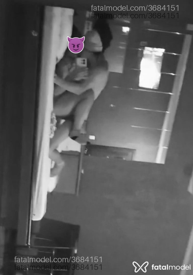 Acompanhante mulher morena (o) de olhos pretos - Violetta