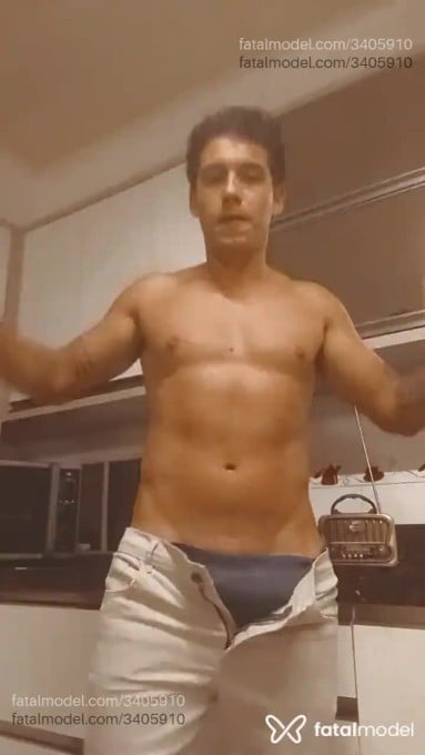 Acompanhante homem morena (o) de olhos castanhos em Camboriú Acompanhante homem morena (o) de olhos castanhos em Camboriú - Bruno