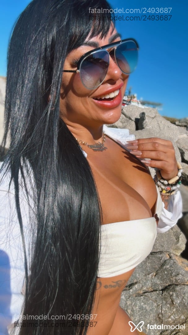 Acompanhante mulher morena (o) de olhos pretos - Lady Bittencourt