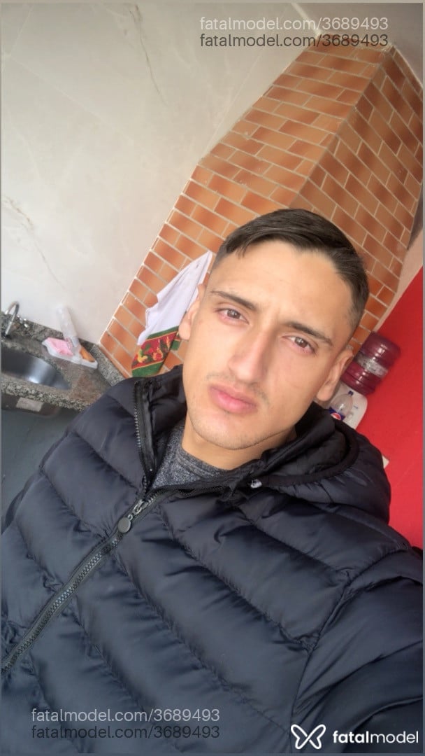 Acompanhante homem morena (o) de olhos castanhos - Kevin