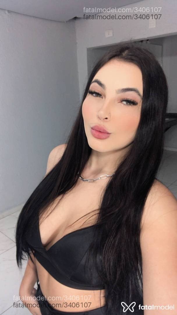 Acompanhante mulher morena (o) de olhos verdes em Passo Fundo - Larissa