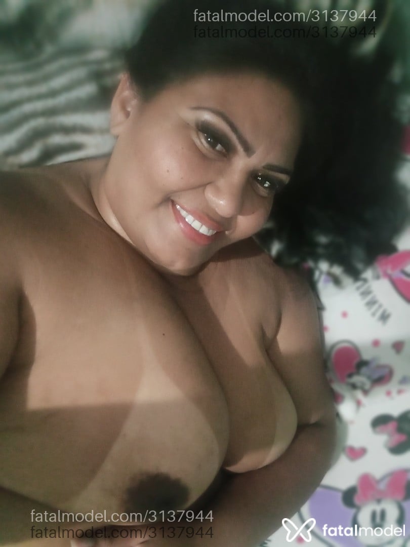 Acompanhante mulher morena (o) de olhos pretos - Bela