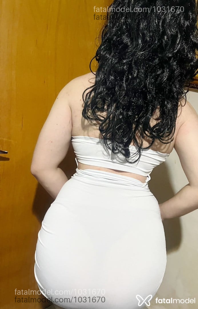 Acompanhante mulher trans com cabelo castanho de olhos castanhos - Pietra