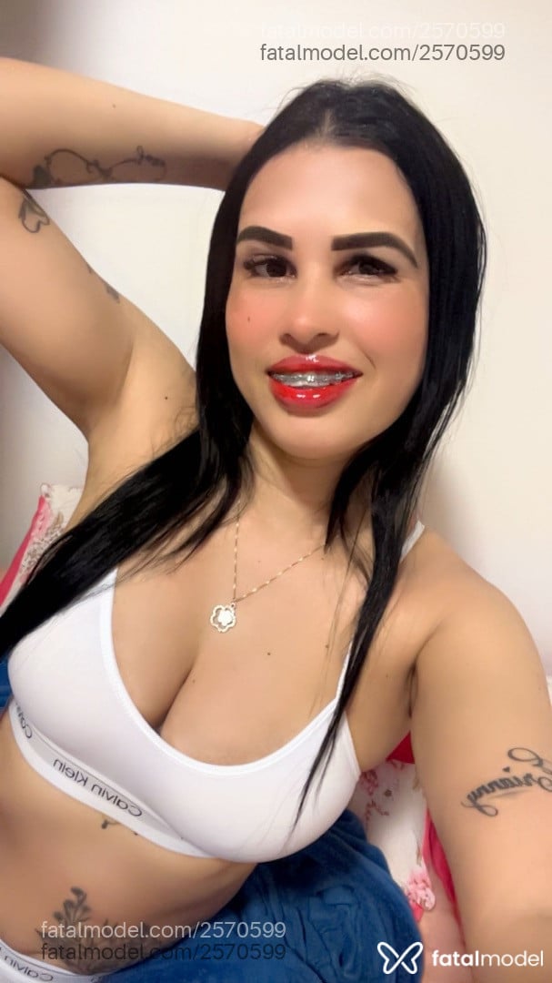 Acompanhante mulher com cabelo castanho de olhos castanhos - Lorena
