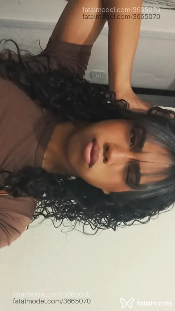Acompanhante mulher trans morena (o) de olhos castanhos - Jade Gold