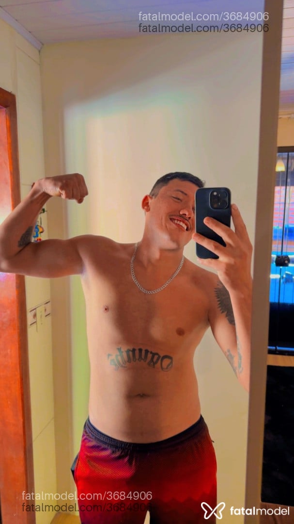 Acompanhante homem com cabelo castanho de olhos castanhos - Silva