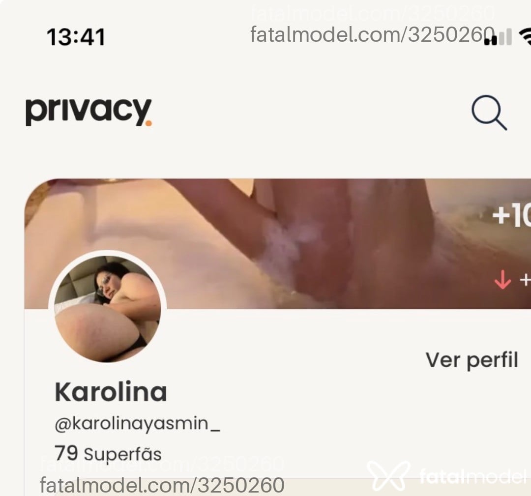 Acompanhante mulher morena (o) de olhos castanhos - Karolina
